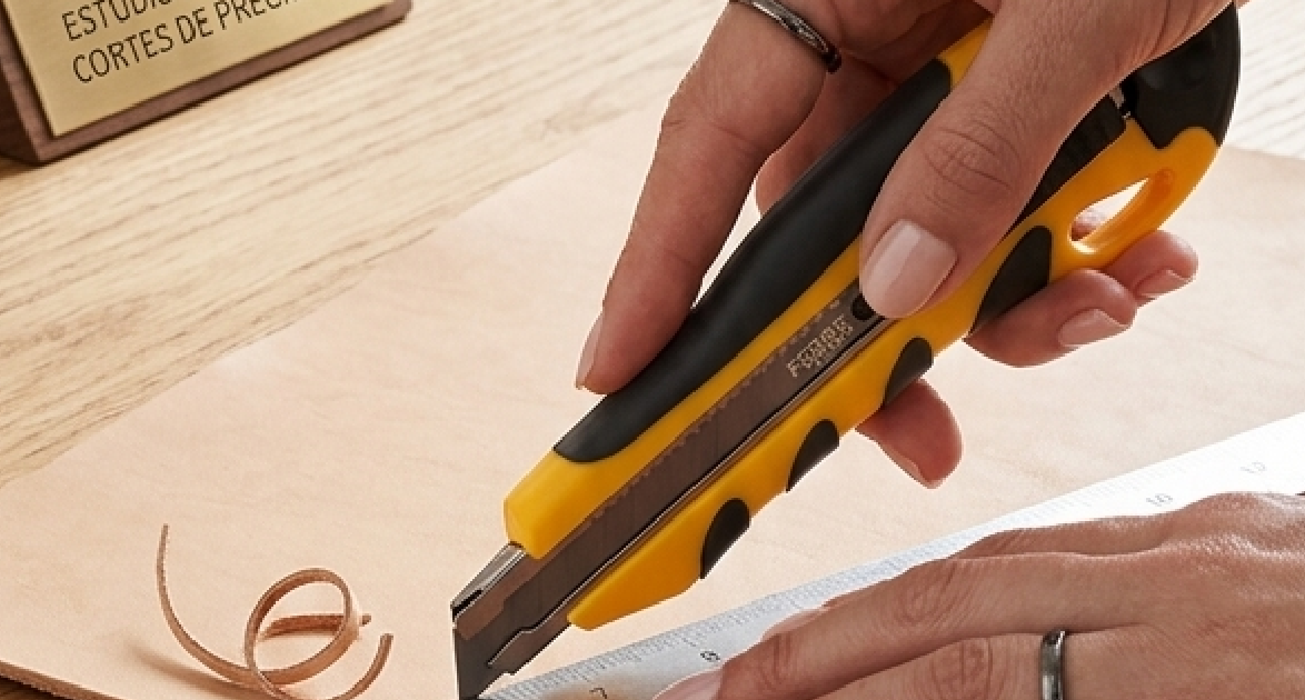 Cúter profesional 9mm Ferro Tools con cuchilla negra SK5 de alta precisión
